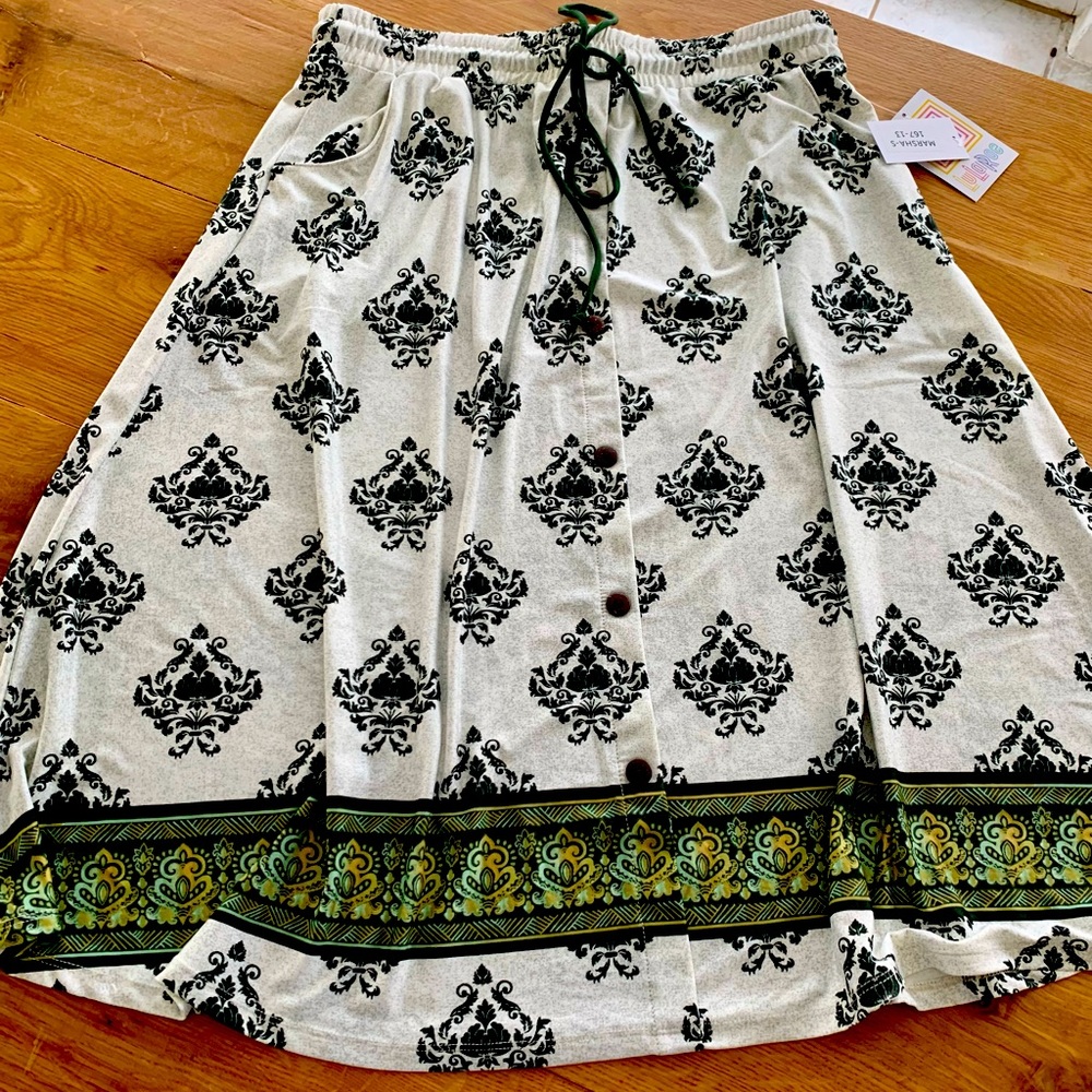 NWT LULAROE MARSHA BUTTON UP SKIRT!